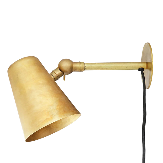 Vala original væglampe i rå messing fra H. Skjalm P. Design: H. Skjalm P.