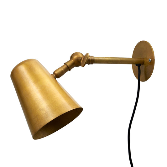 Vala Flex væglampe i rå messing fra H. Skjalm P. Design: H. Skjalm P.