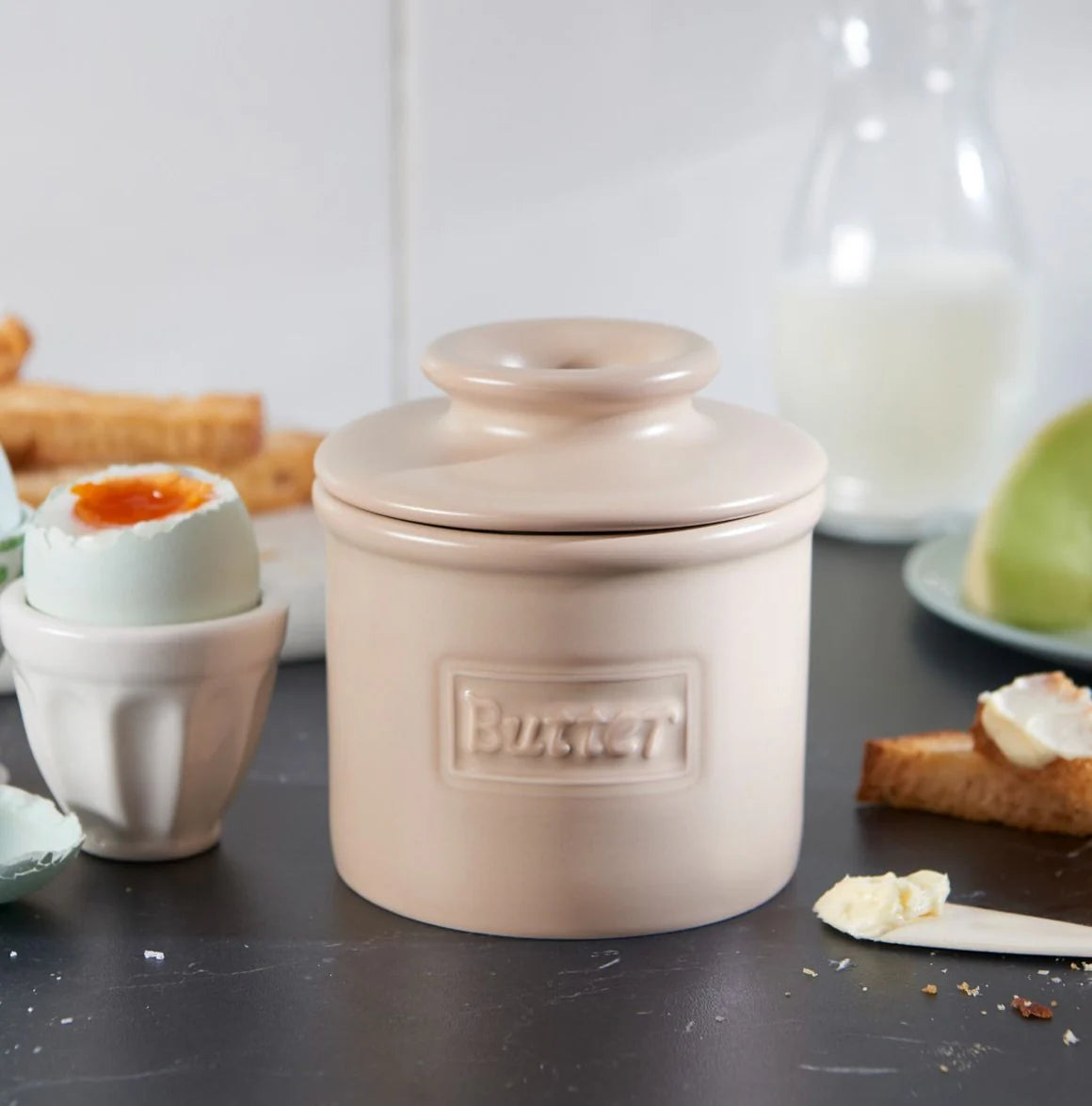 Smørkrukke med vand, mat beige