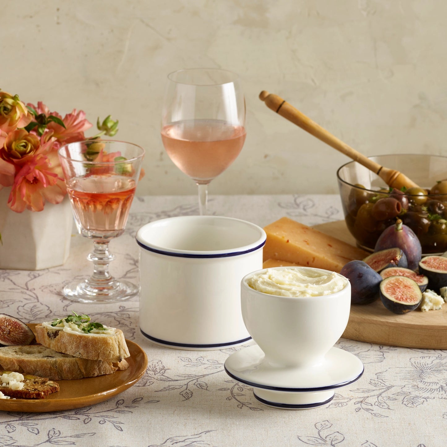Smørkrukke med vand, hvid med blå kant