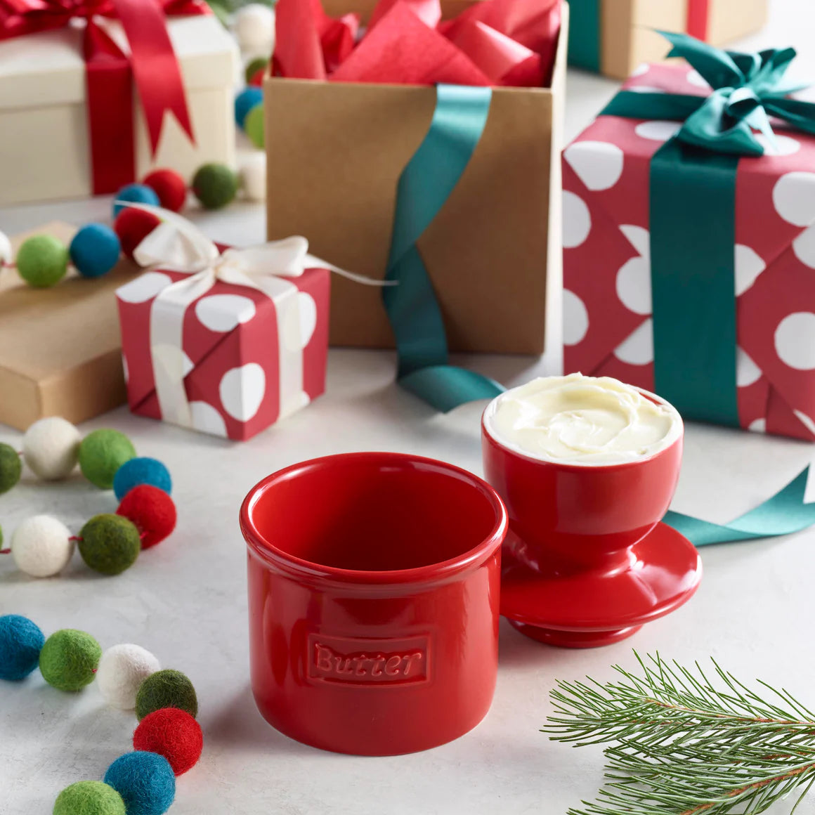 Smørkrukke med vand, maraschino rød