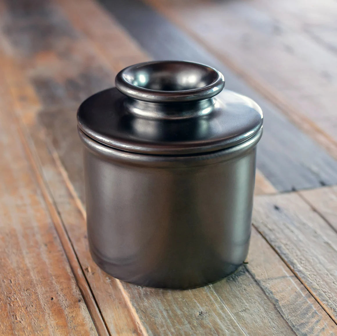 Smørkrukke med vand, stål metalisk