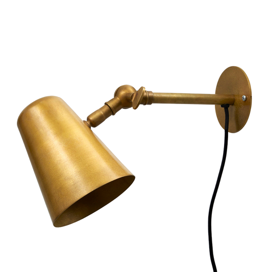 Vala Flex væglampe i rå messing fra H. Skjalm P. Design: H. Skjalm P.