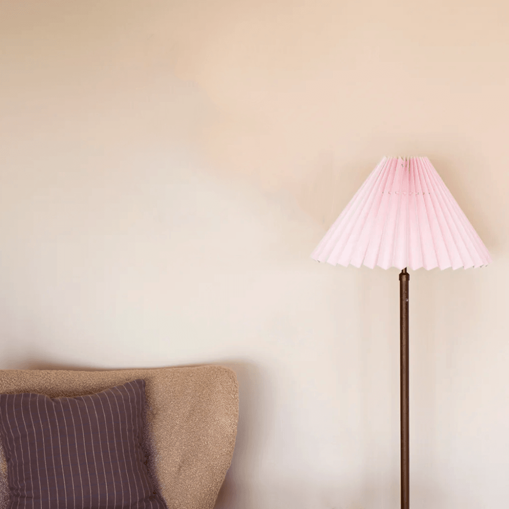 Håndmalet rosa plissé lampeskærm